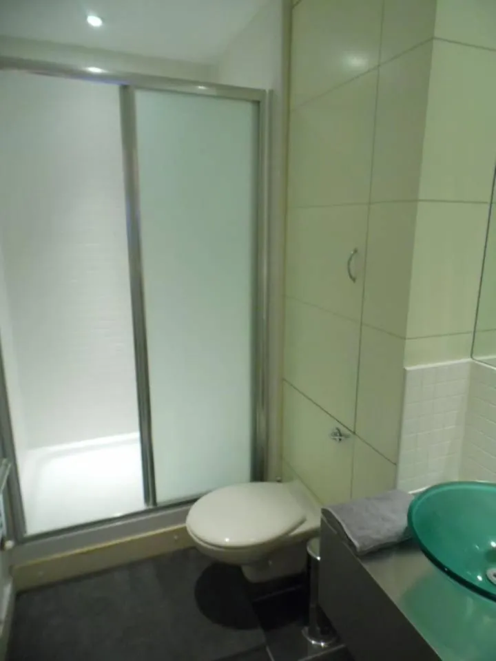 Image 3 of Modern 2-bedroom Apt near SSE Hydro and SEC