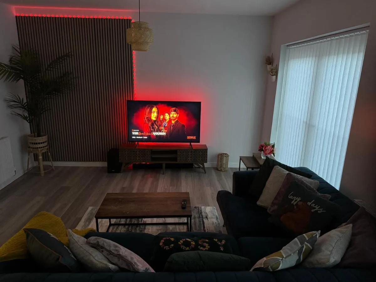 Image 3 of Modern Flat in Glasgow City FREE Parking & Wifi