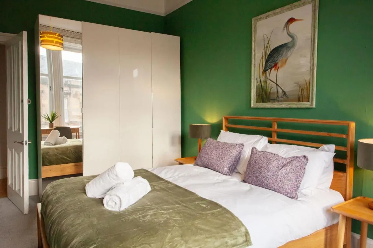 Image 2 of Newly Renovated Flat in Trendy Finnieston