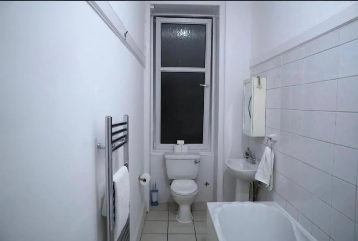 Image 2 of Newly refurbished 2 bed !