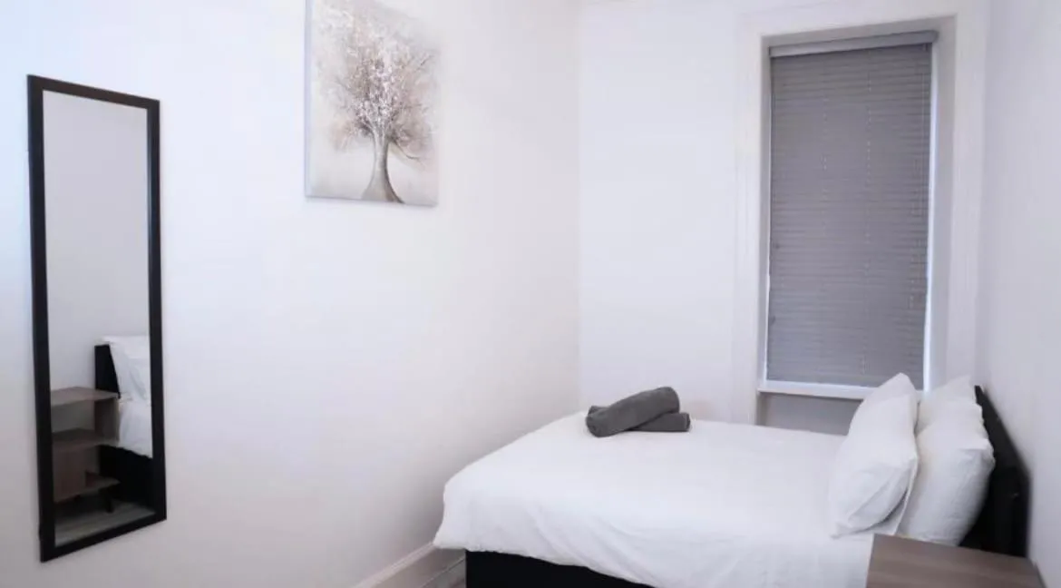 Image 3 of Newly refurbished 2 bed !