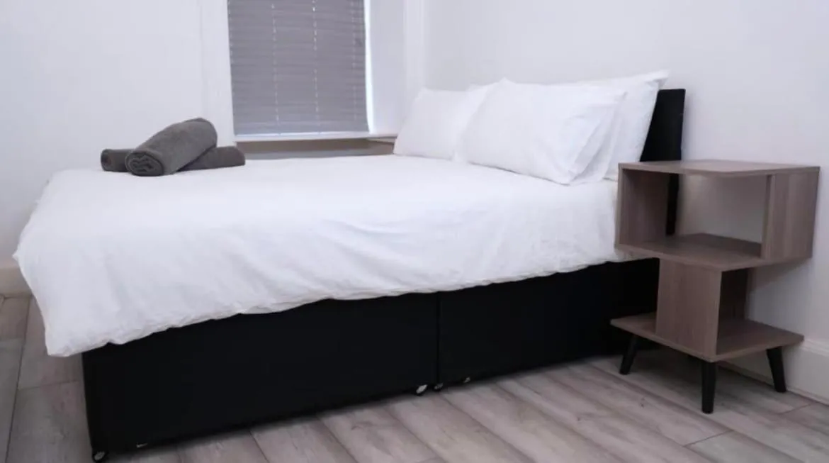 Image 4 of Newly refurbished 2 bed !