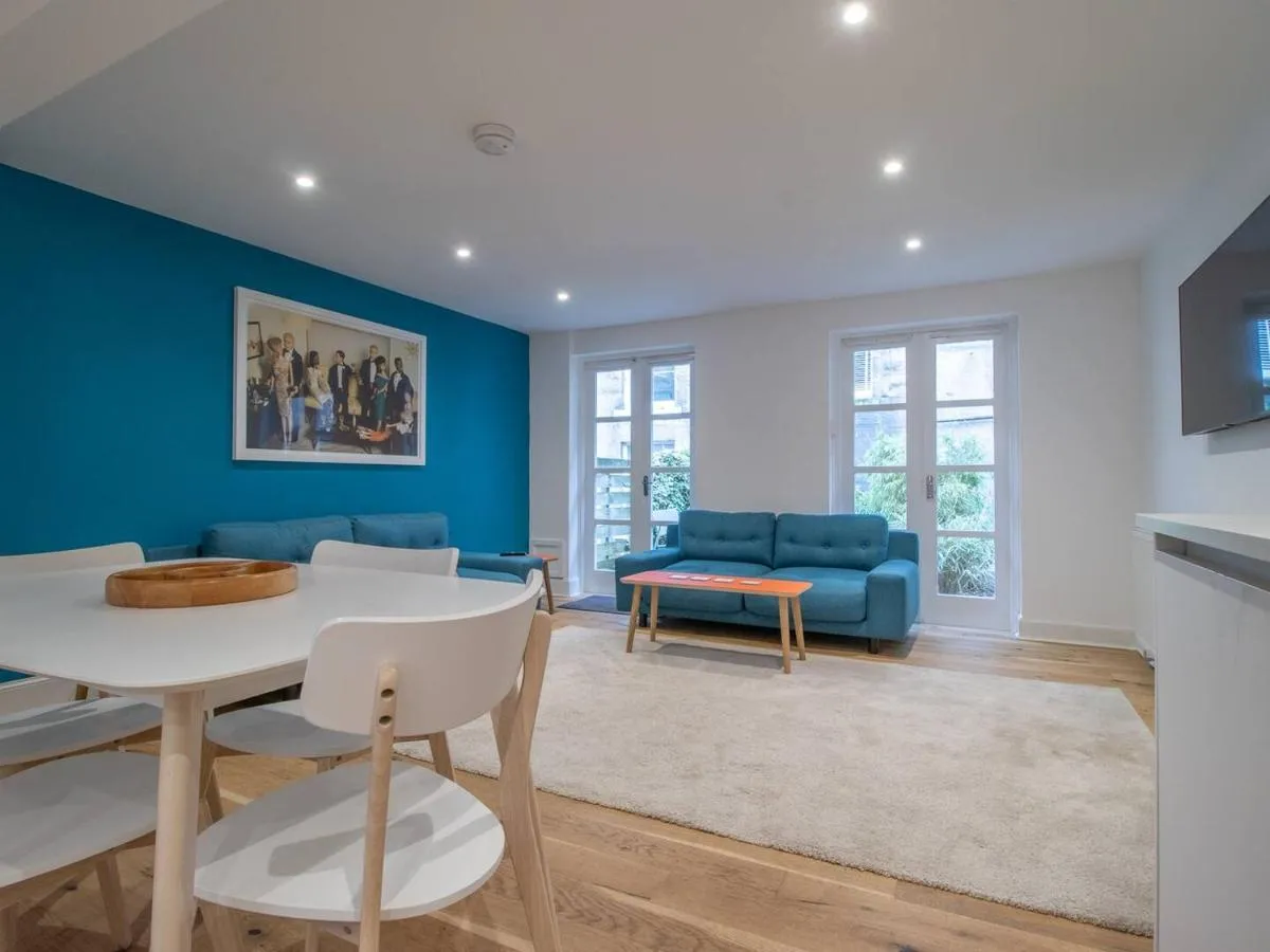 Image 3 of Pass the Keys Stylish West End Detached Mews