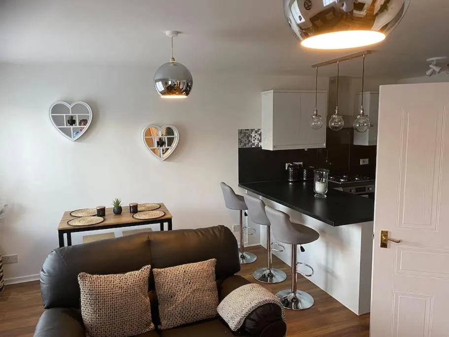 Image 3 of Perfectly situated luxury 2 bedroom apartment