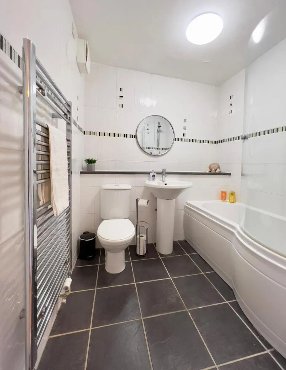 Image 3 of Sleek & Modern 2BR – Easy Access to City Centre