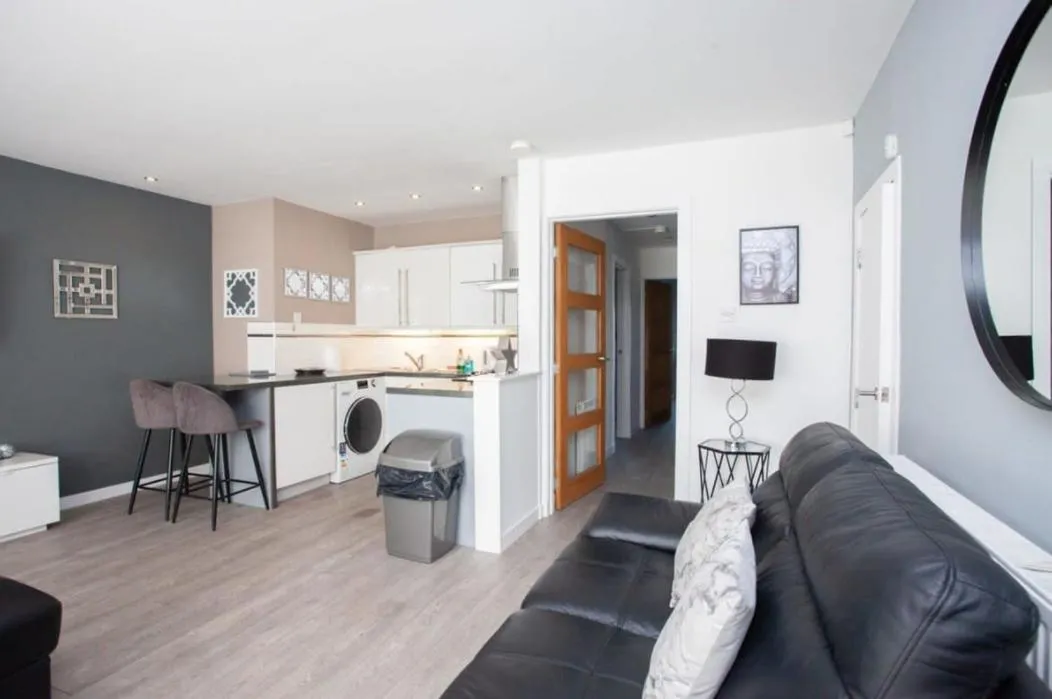 Image 3 of Southside Flat with Private Garden!