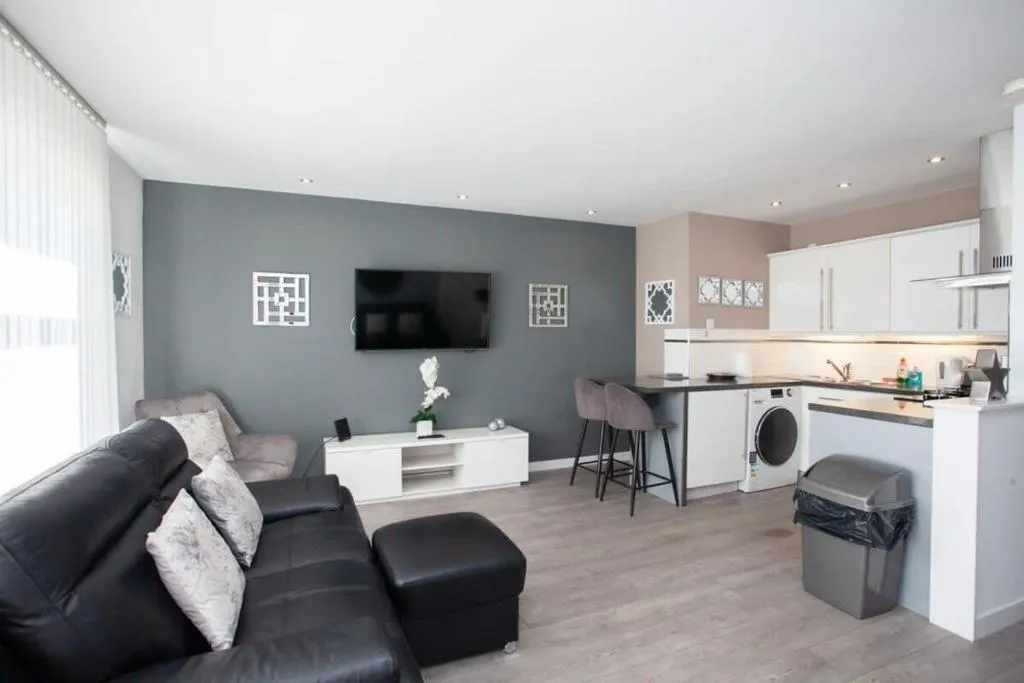 Image of Southside Flat with Private Garden!