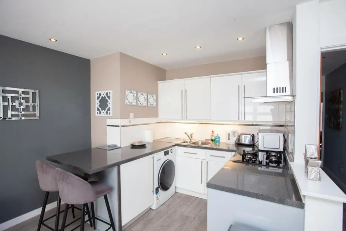 Image 4 of Southside Flat with Private Garden!