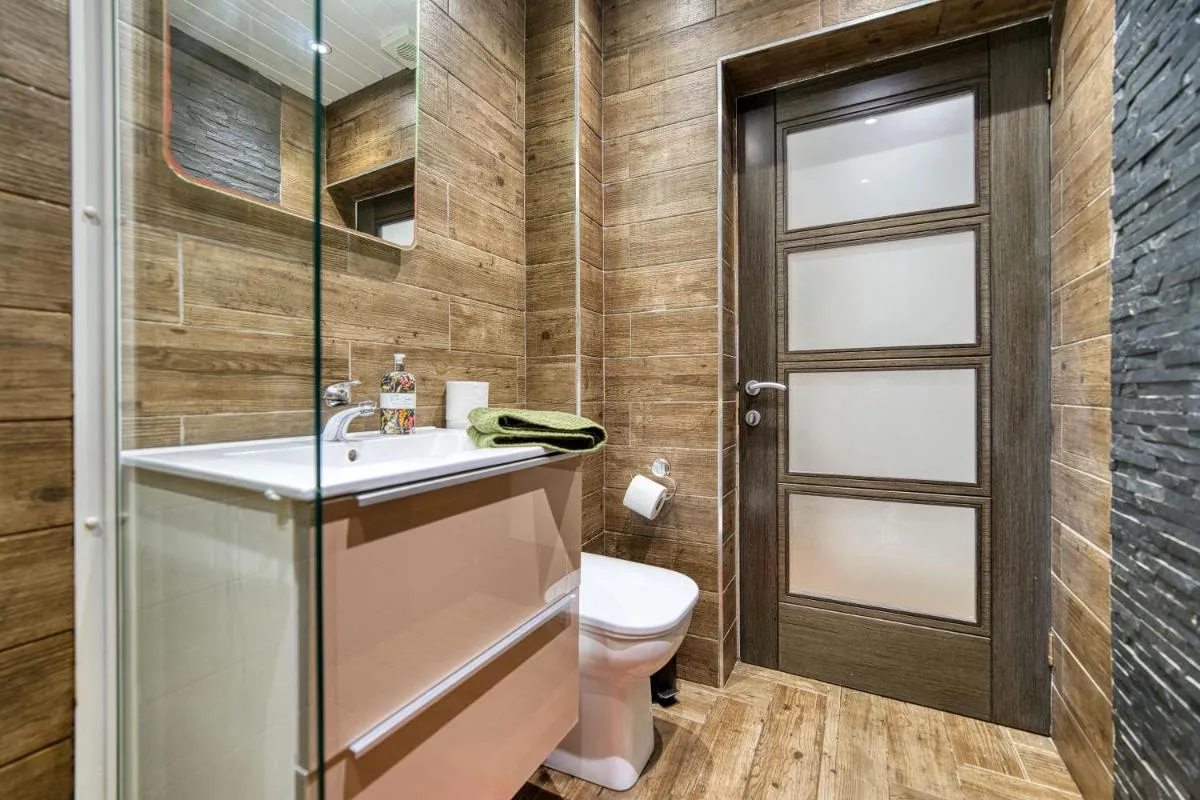 Image 5 of Spacious 4 Bedroom Apt Near West End Glasgow