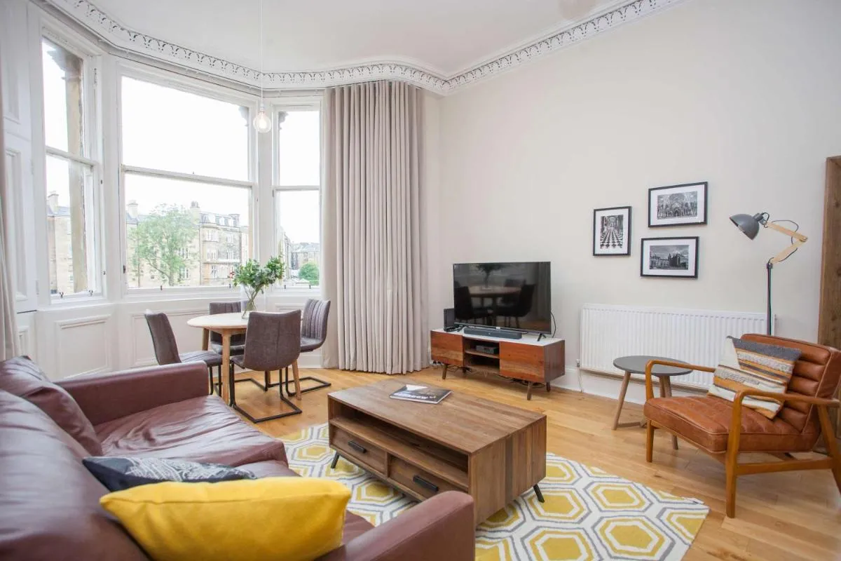 Image 2 of Spacious Period Property in Glasgow