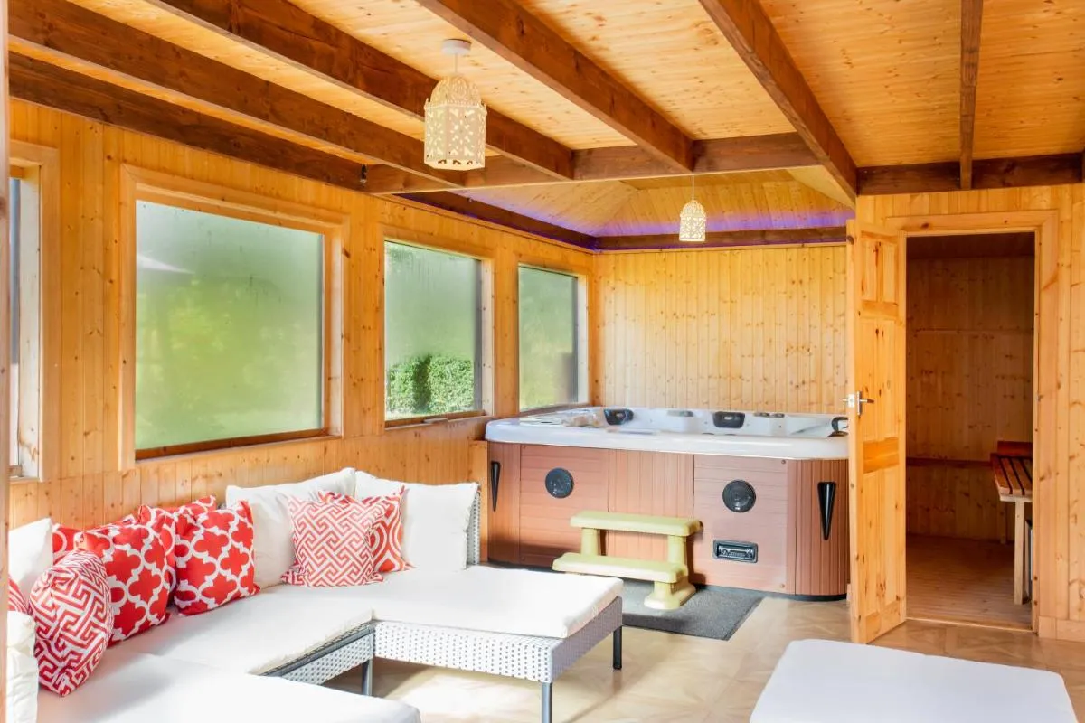 Image 3 of Stunning 4 bedroom country house – Hot Tub & Sauna