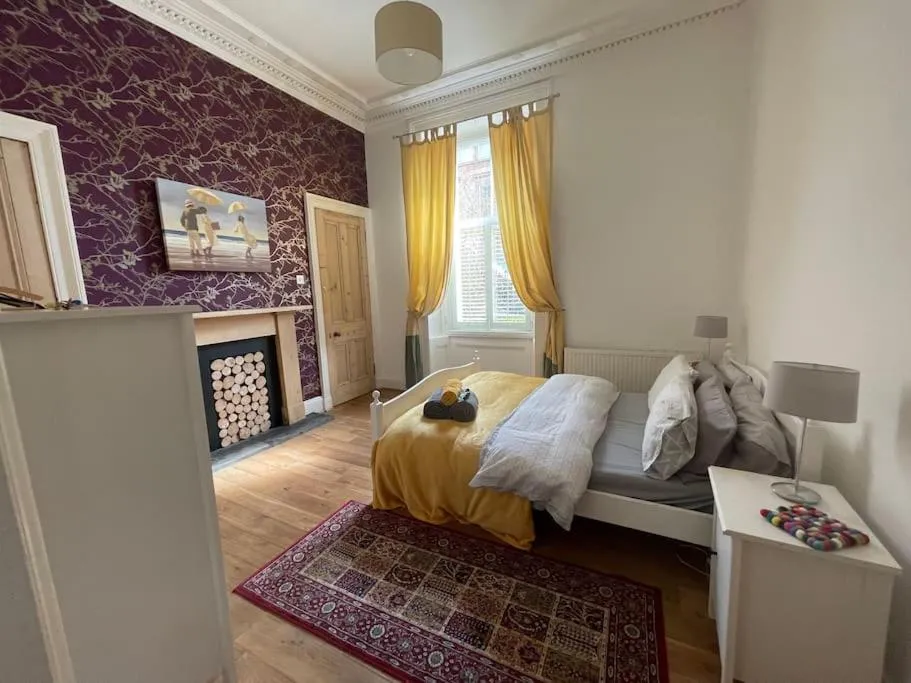 Image 1 of Stunning West End Flat!
