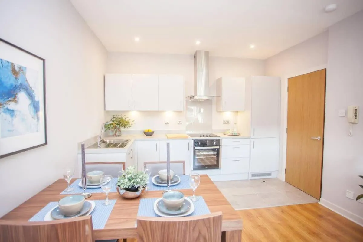 Image 3 of Stylish 2-Bed Apartment Near Glasgow Green