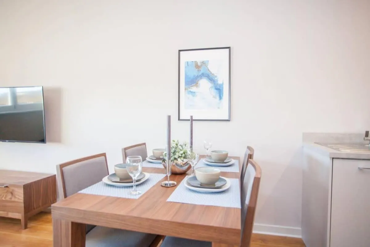 Image 4 of Stylish 2-Bed Apartment Near Glasgow Green