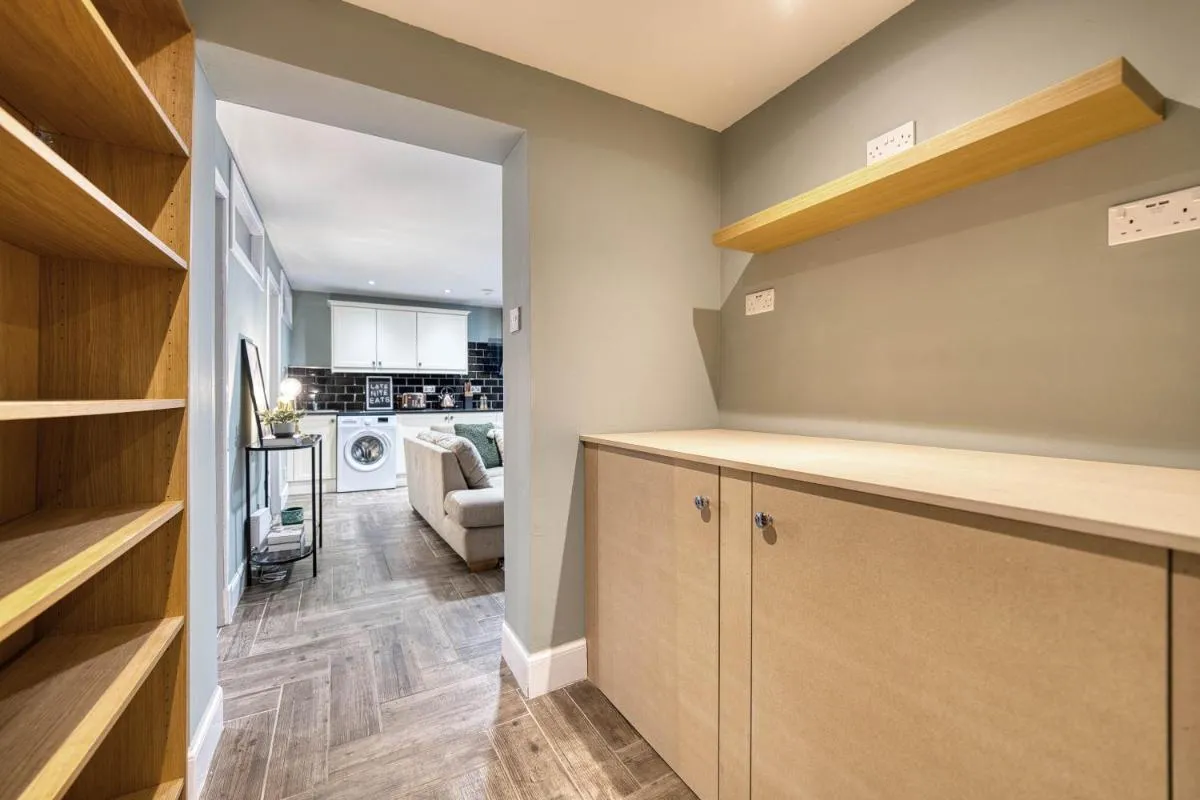 Image 2 of Stylish 3-Bedroom Apartment in Central Glasgow