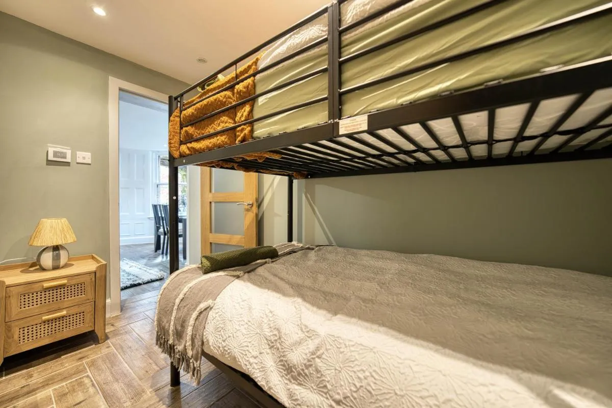 Image 6 of Stylish 3-Bedroom Apartment in Central Glasgow