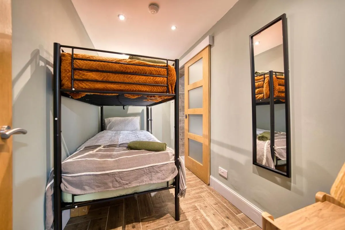 Image 1 of Stylish 3-Bedroom Apartment in Central Glasgow