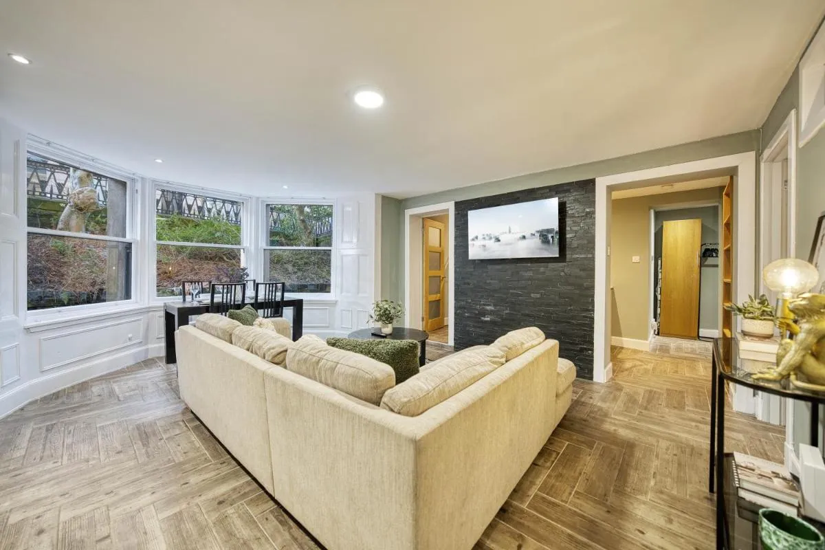 Image 4 of Stylish 3-Bedroom Apartment in Central Glasgow