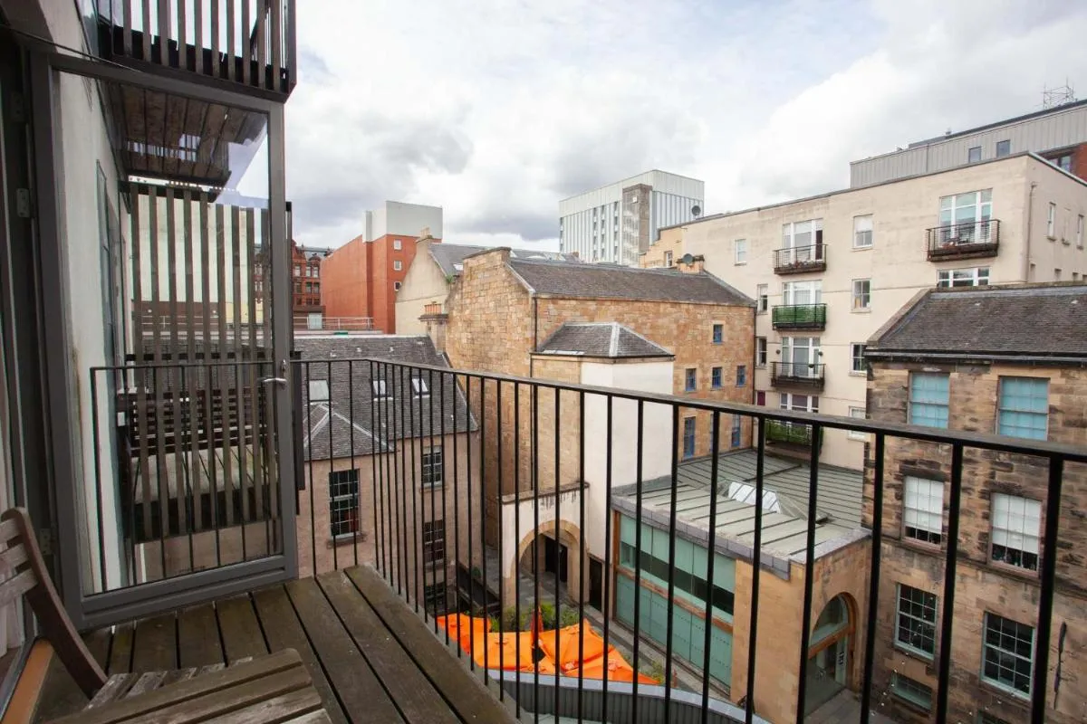 Image 3 of Stylish 3rd Floor Flat in Historic Merchant City