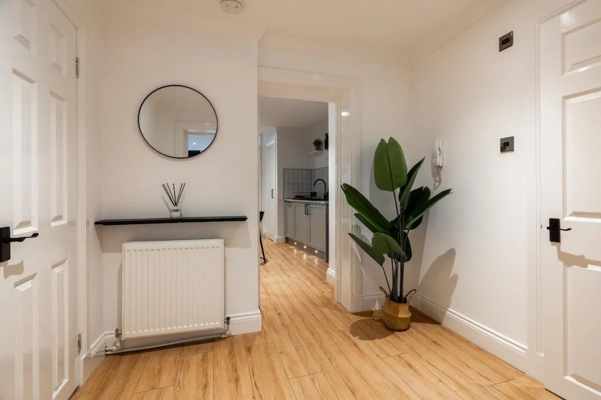 Image 2 of Stylish and Luxe 1 bed Apartment – Prime West End