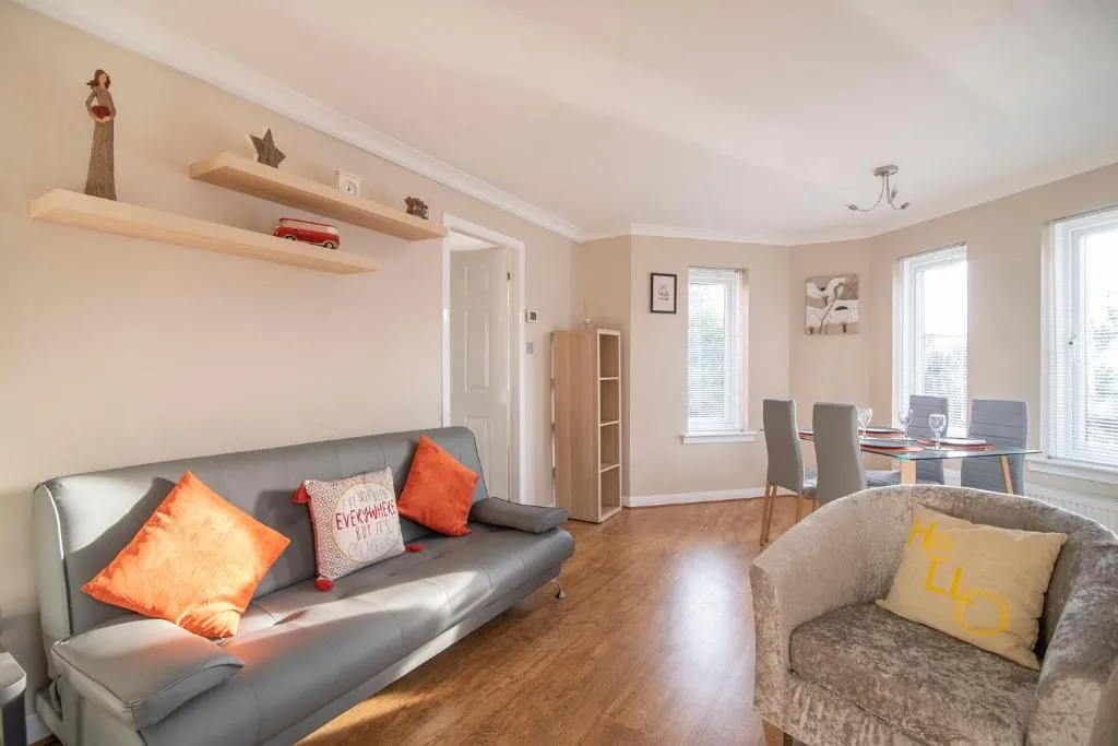 Image of The Cluthar – Ground Floor West End City Centre Rockvilla flat & Parking