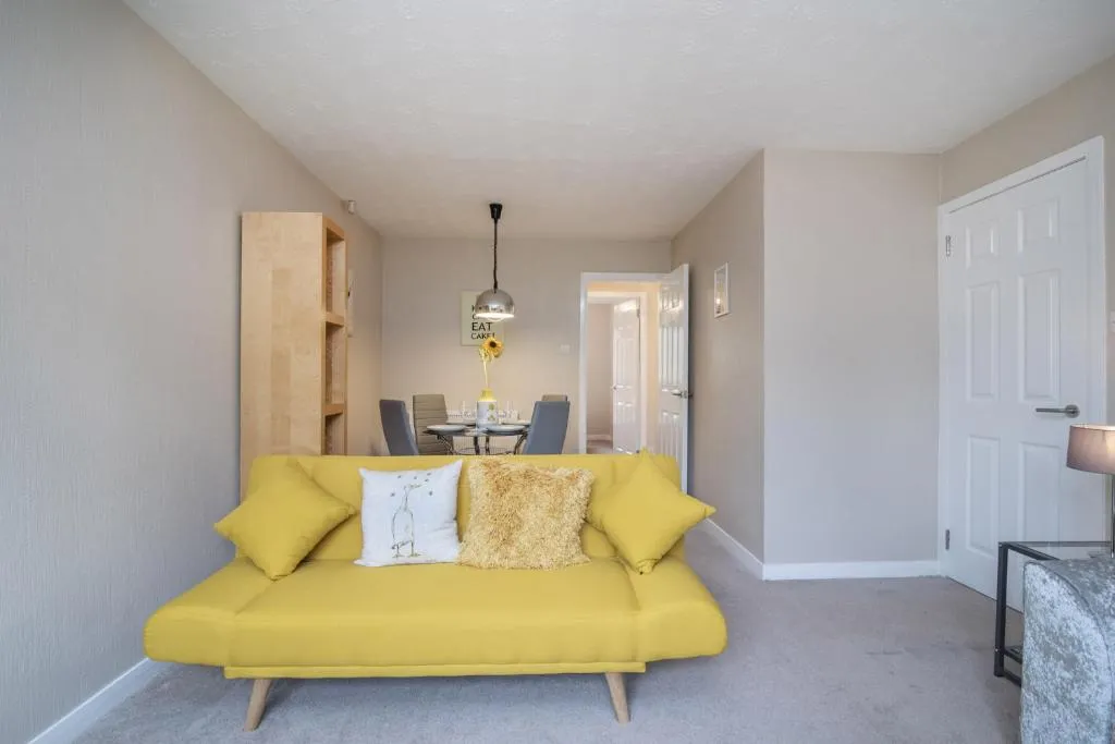 Image of The Kelvin – Peaceful West End River View Property