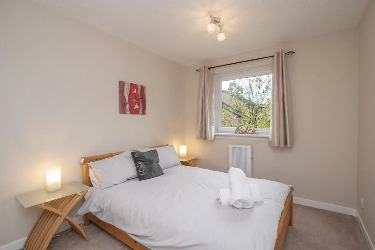 Image 1 of The Kelvin – Peaceful West End River View Property