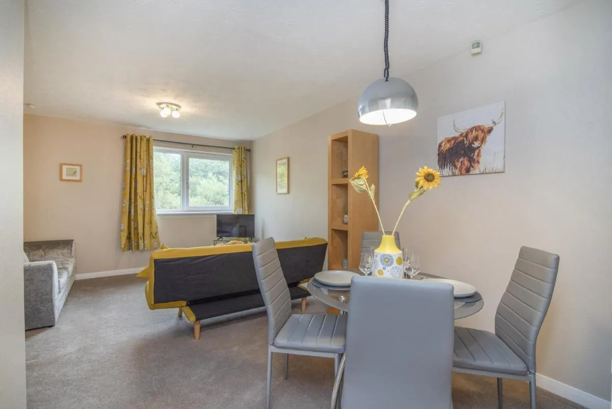 Image 3 of The Kelvin – Peaceful West End River View Property