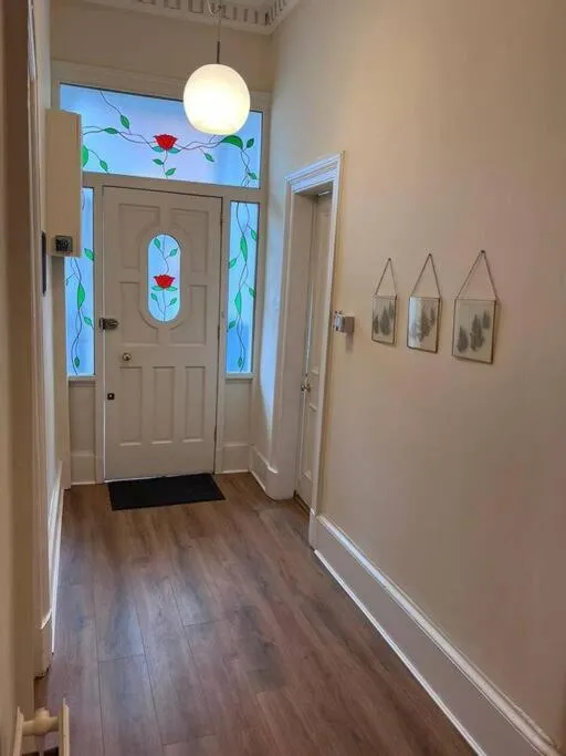 Image 4 of Victorian 3 BR main door flat, King size beds , large rooms