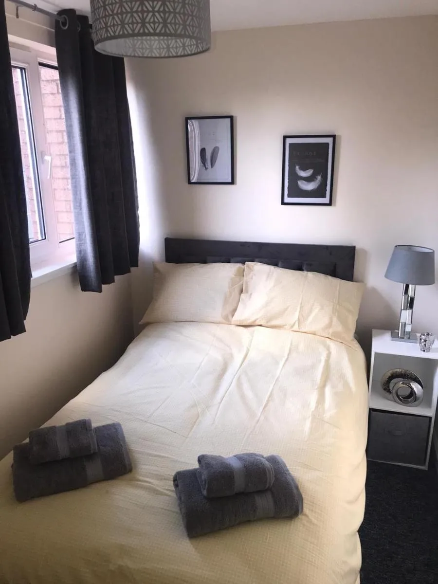 Image 3 of Vogue Apartments