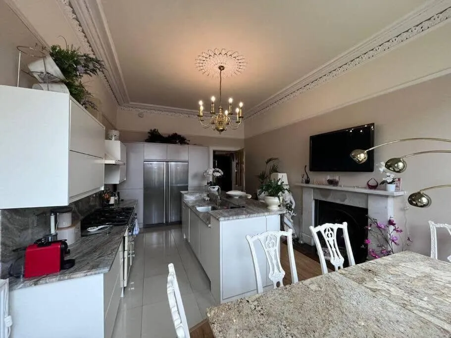 Image of Wonderful 3 Bed West End Flat